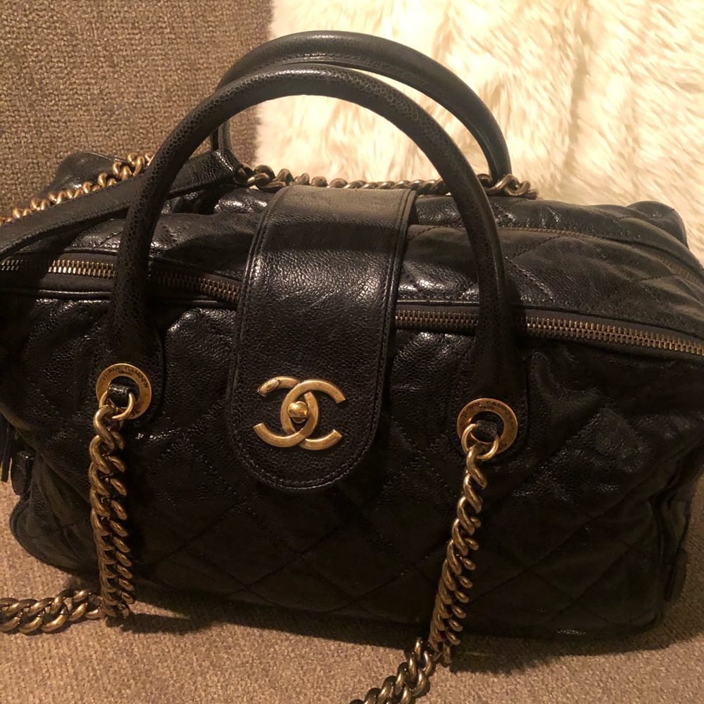 Chanel Calfskin quilted Black Bag purse